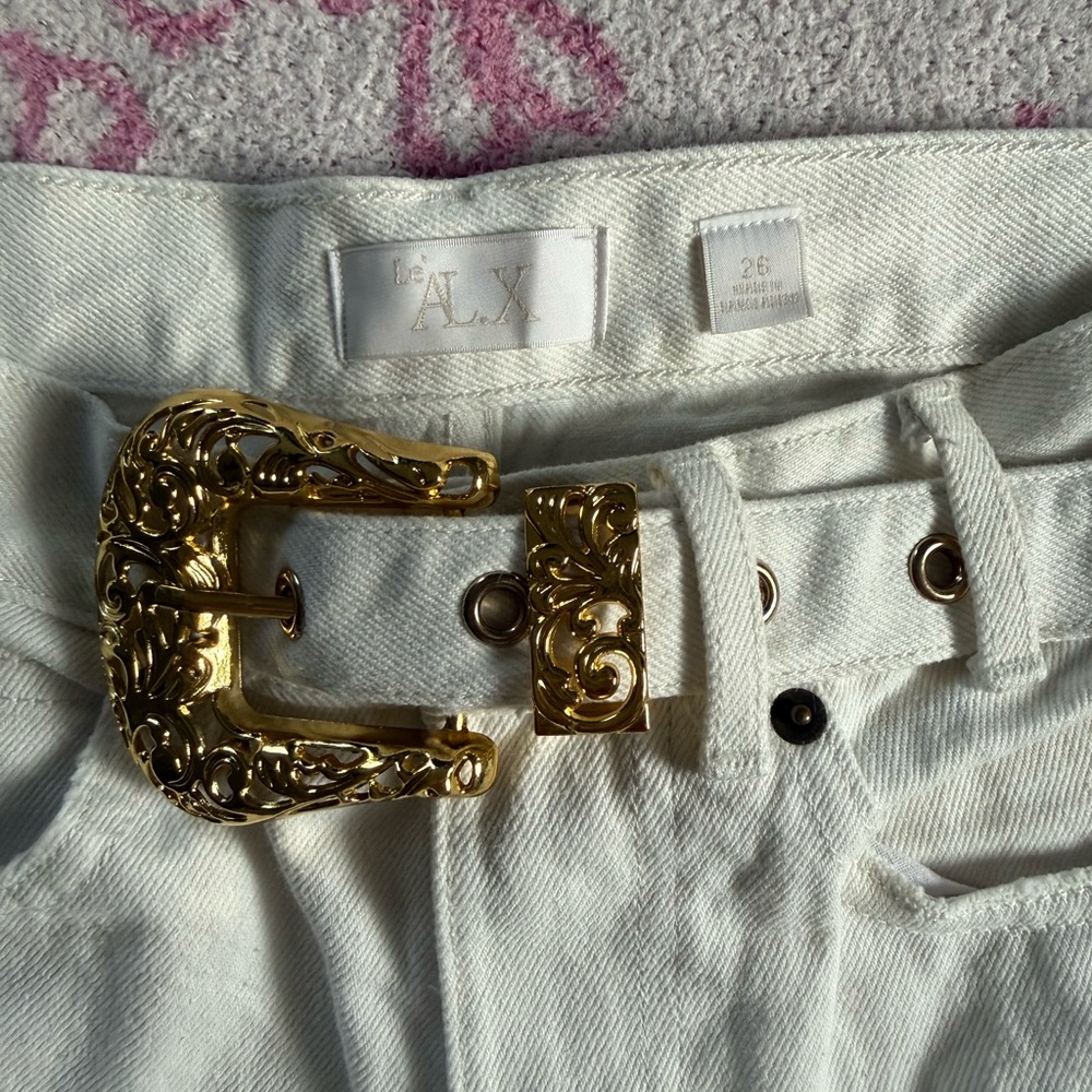 Le AL.X White Jeans with Gold Buckle